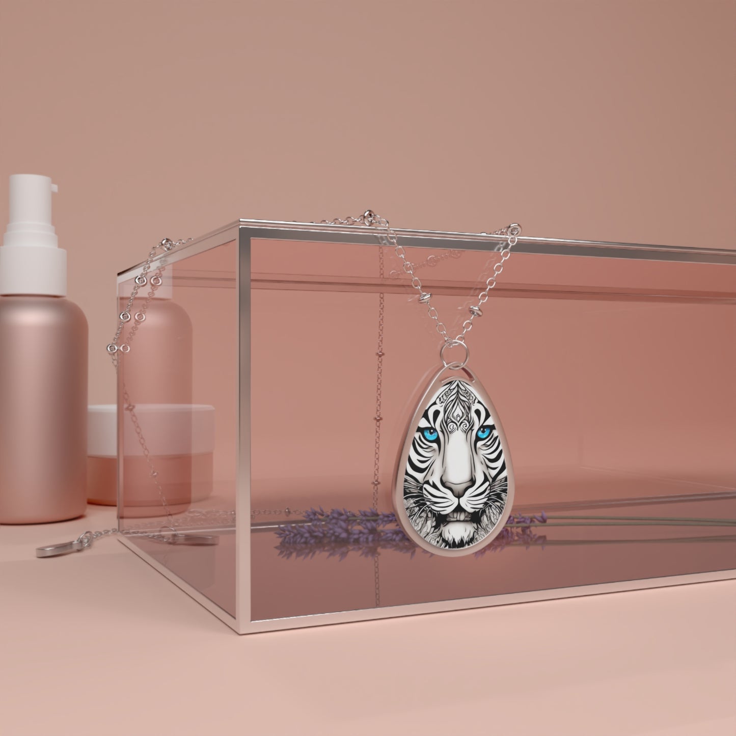 R&RH Elegant Tiger Face Eyes Oval Necklace - Unique Silver Jewelry for Animal Lovers